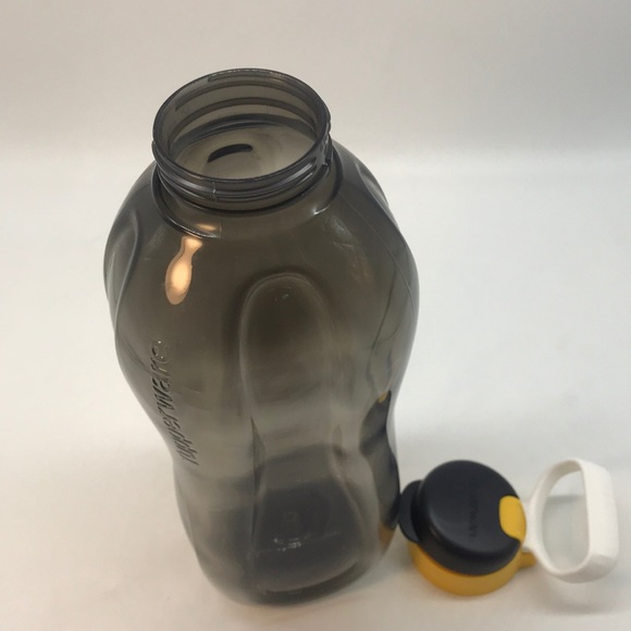 New Tupperware Fridge Water Bottle 2 Liter - Picture 4 of 16